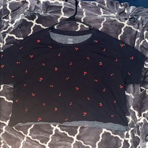 Black crop top shirt